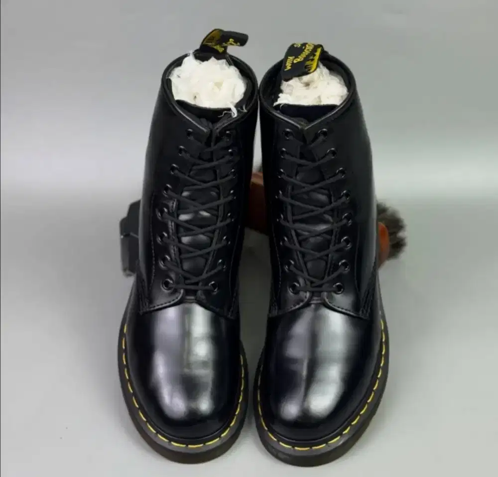 Dr marteens UK 41 8 HOLE