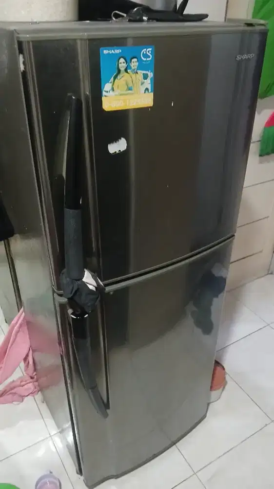 Di jual kulkas bekas pemaikai an sendiri