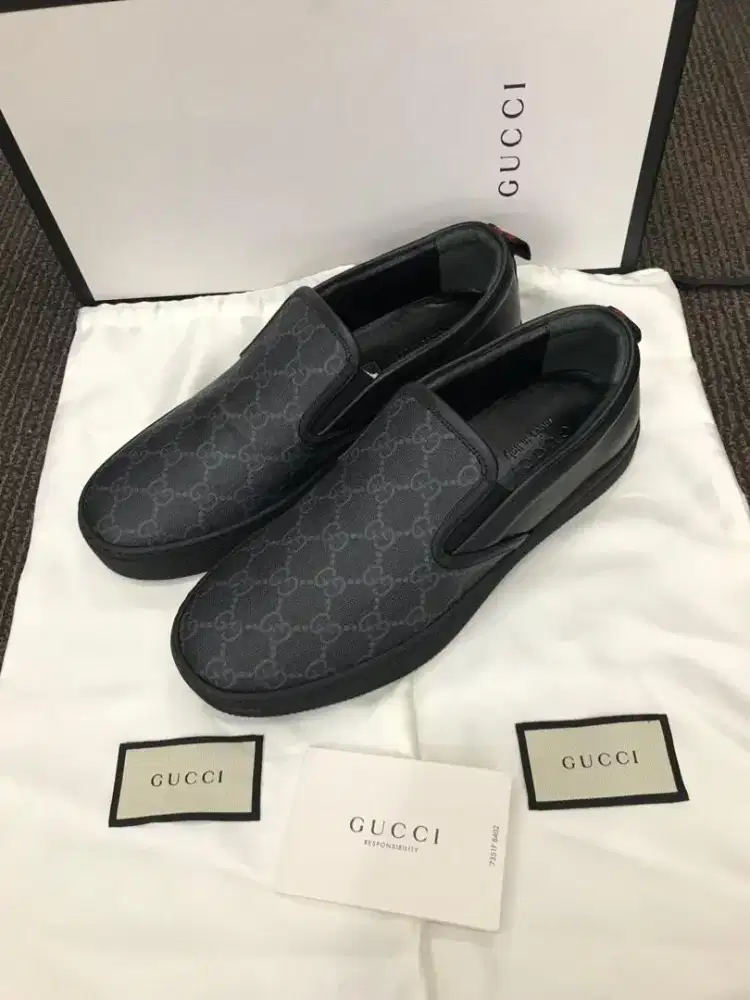 Gucci GG Supreme black slip on shoes sepatu branded original size 41.5