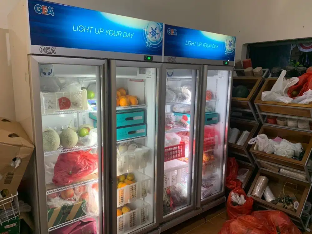 SHOWCASE GEA 600 KAPASITAS 600 LITER