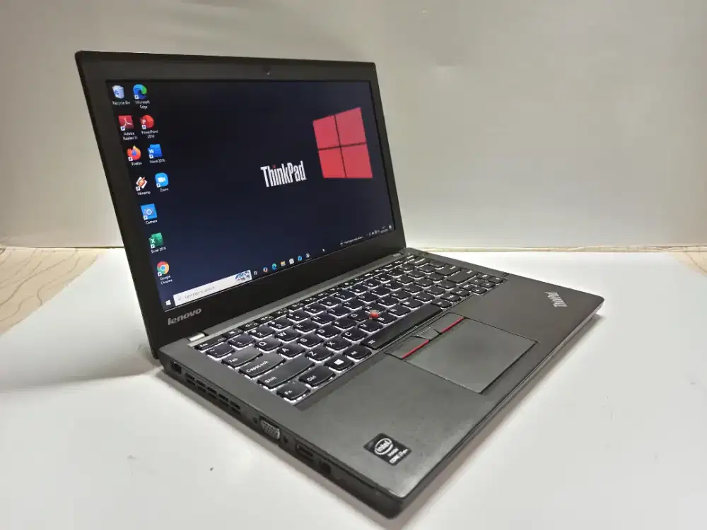 Laptop karyawan.. Lenovo Thinkpad X250 Core i7 Gen5 /8GB /256 gb