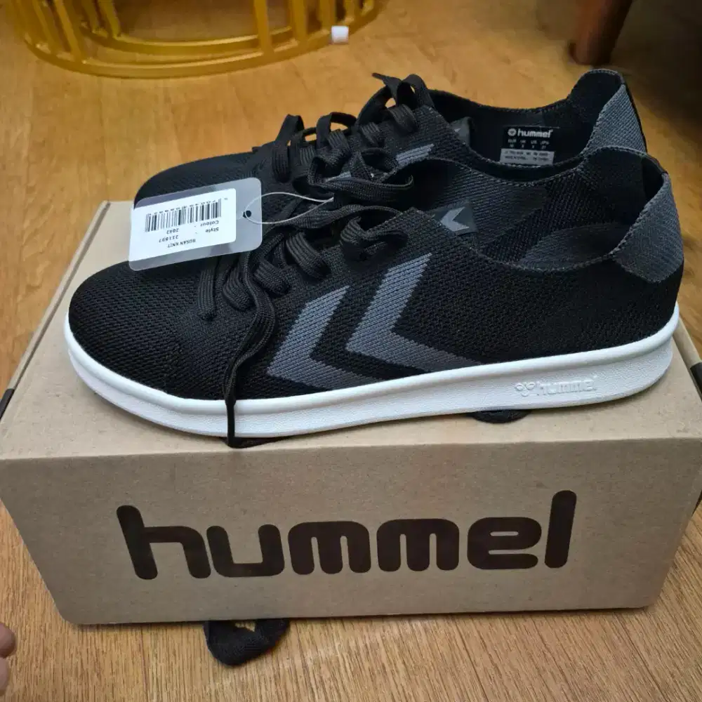 Sepatu pria hummel uk 42