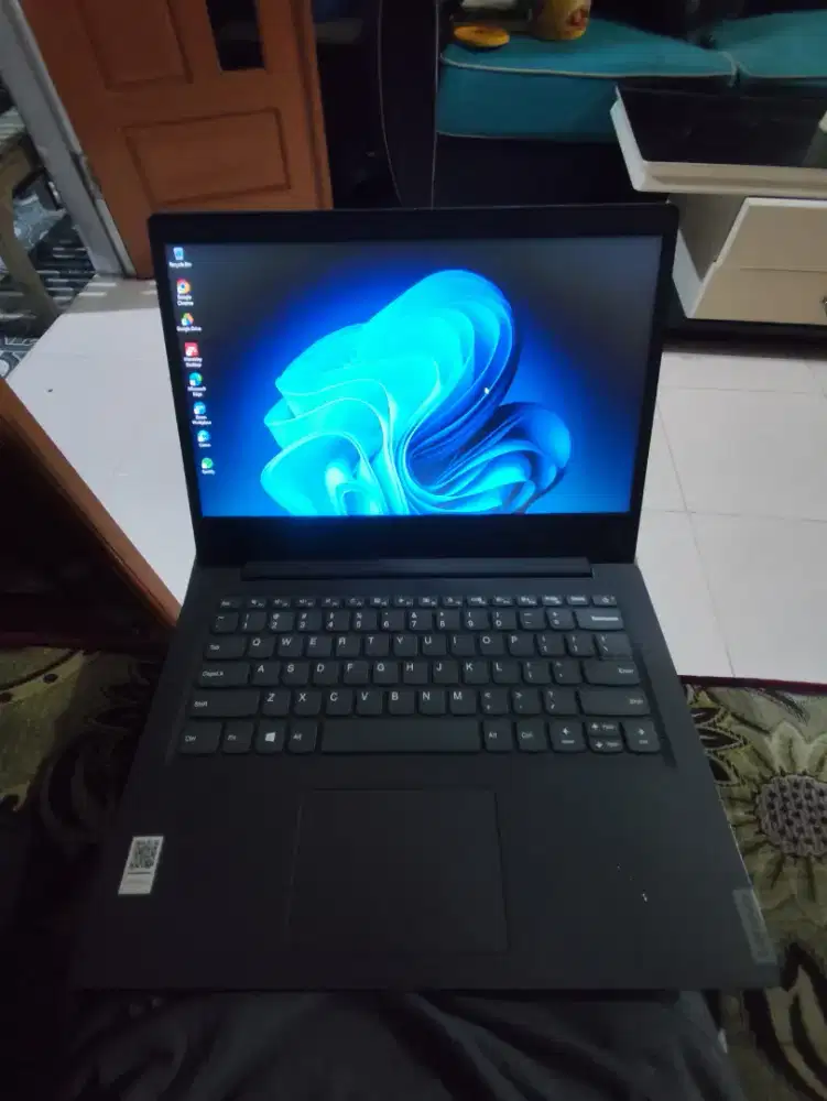 Laptop Lenovo V14 ADA – AMD 3020e | RAM 4GB | SSD 256GB | Siap Pakai