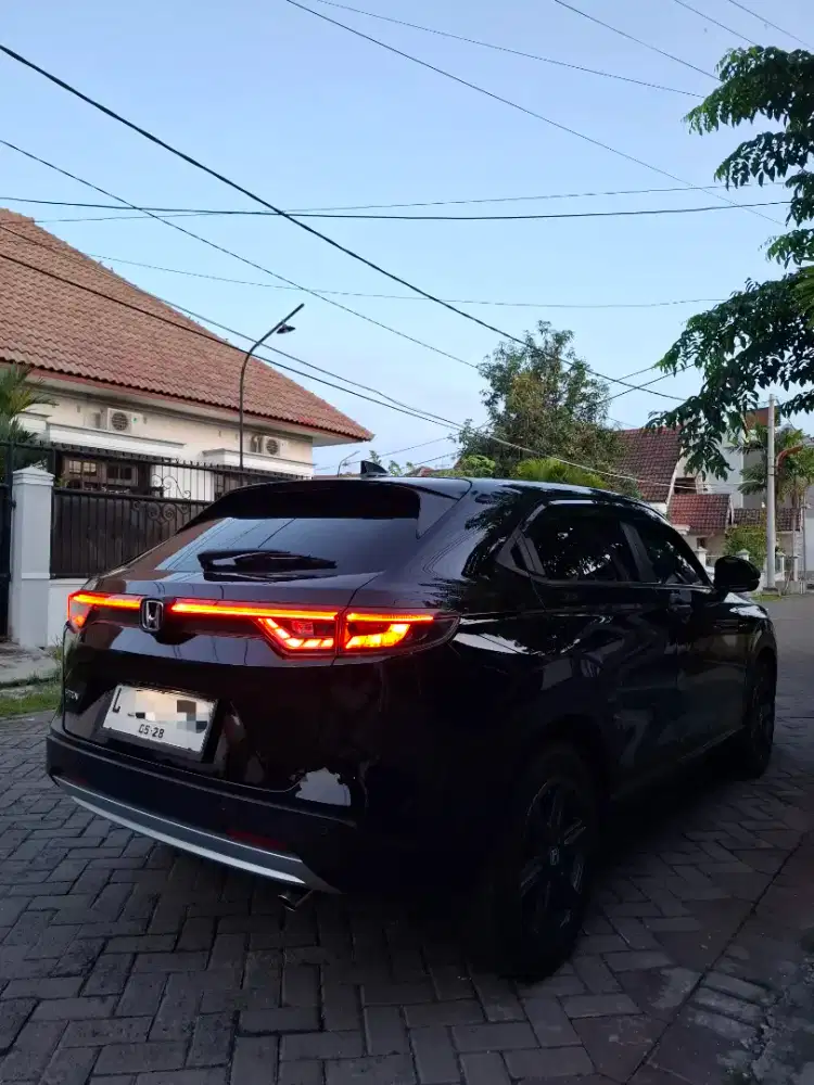 HR-V HRV E 2023 AT Matic Hitam New HRV E Sensing Non SE CVT