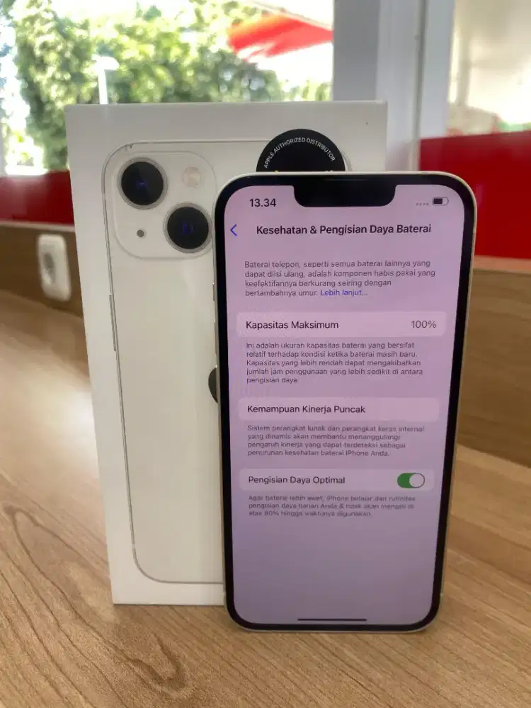 Iohone 13 128gb white garansi on desember 2026