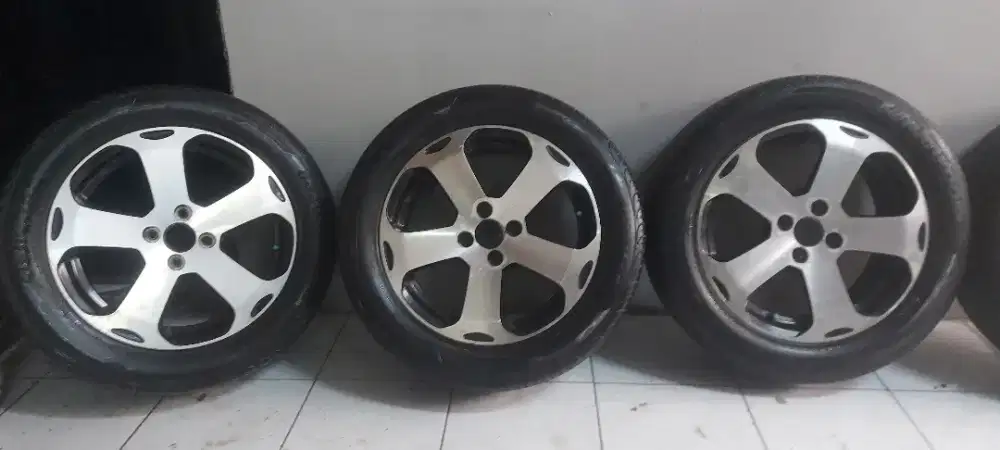 Jual cepat velg ban original kia Rio R16 205/55 Ban tebal velg mulus