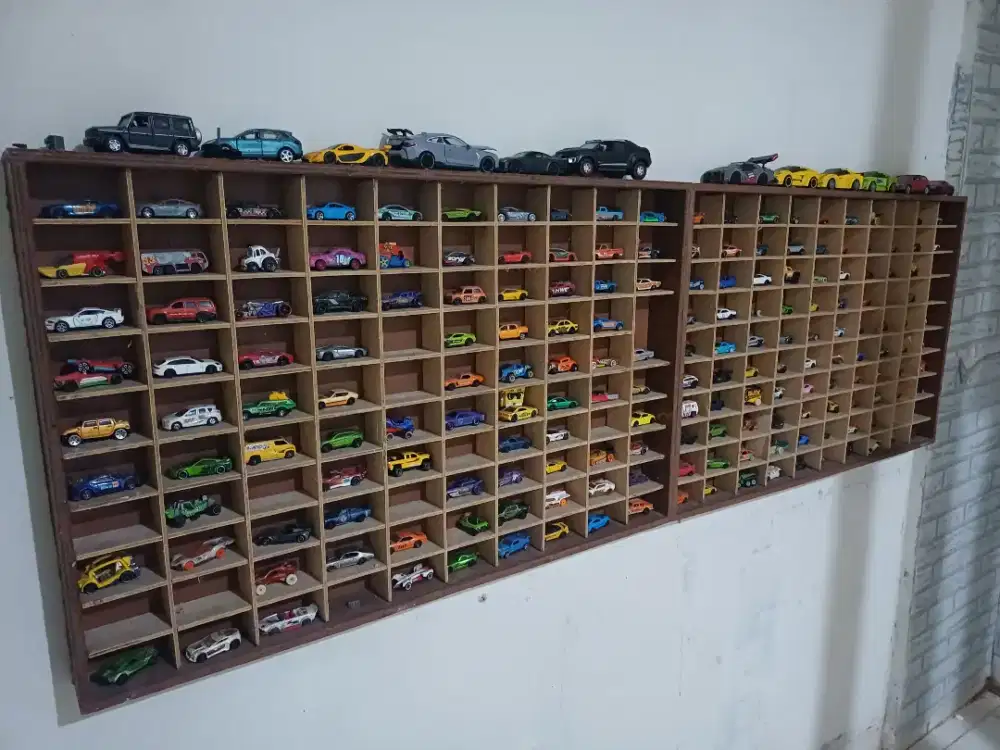 rak hotwheels dan hotwhels nya