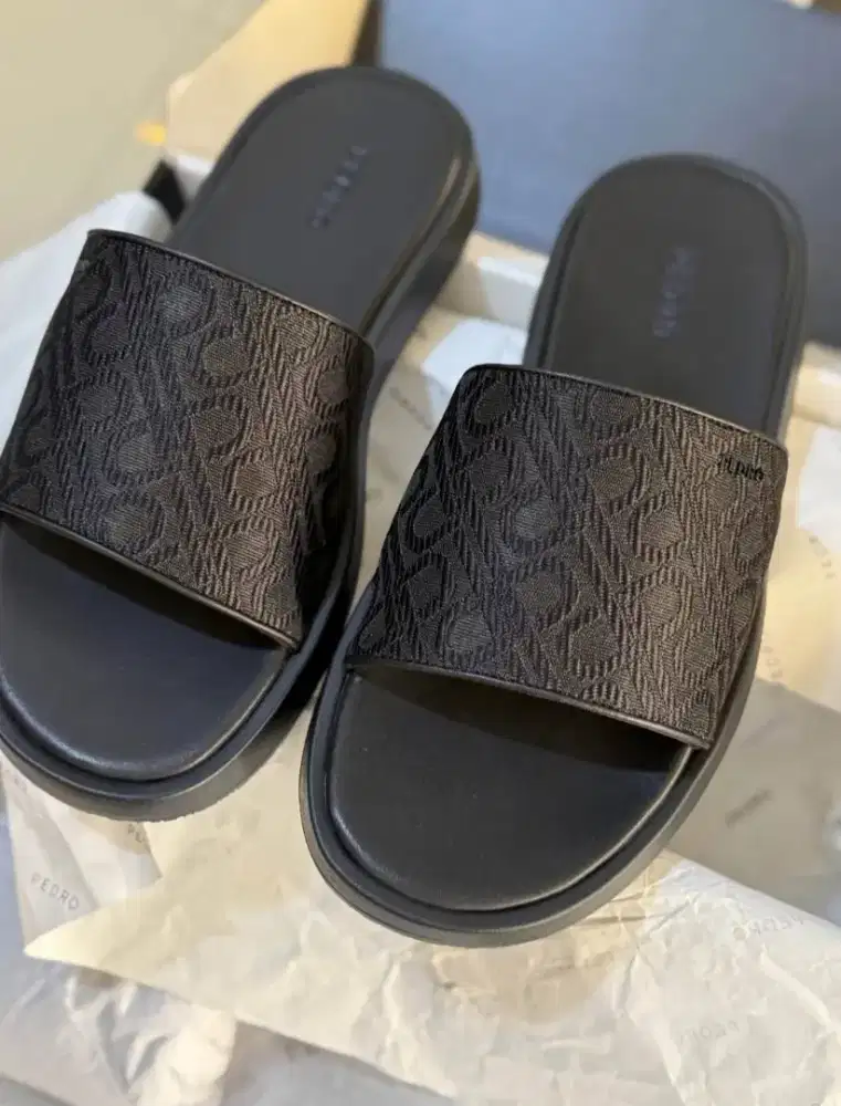Sandal Slip-on Jacquard PEDRO Icon Pria,
untuk pria size 41 (26.5)