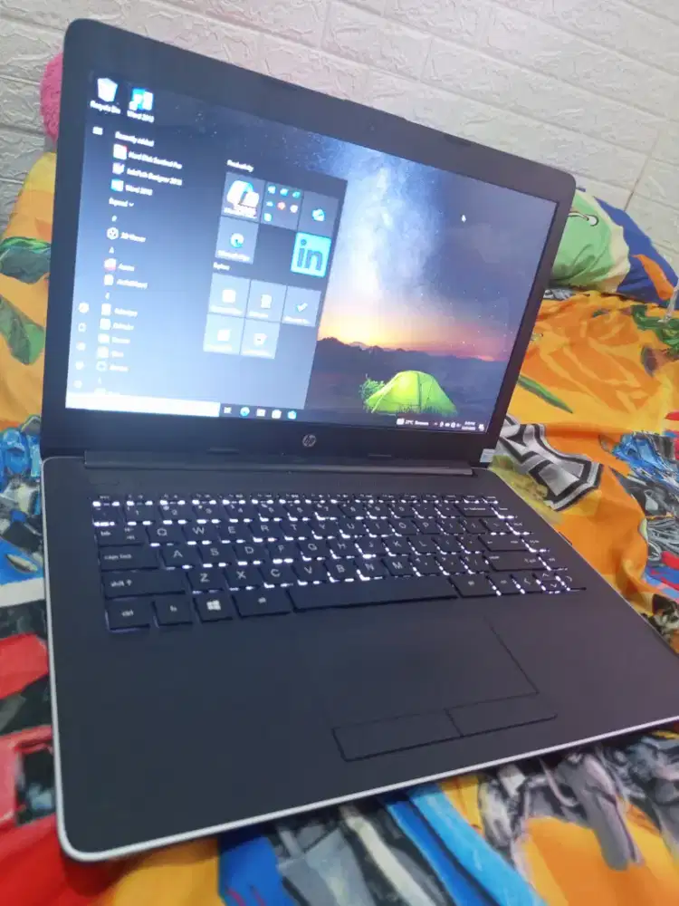 laptop HP 14  . AMD A9. Ram 8gb/SSD   . siap pakai