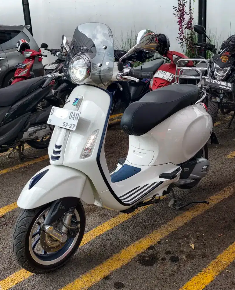 Vespa Primavera S Putih list Navy
