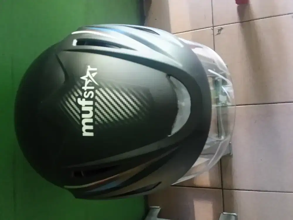 Helm baru hadiah dari dealer