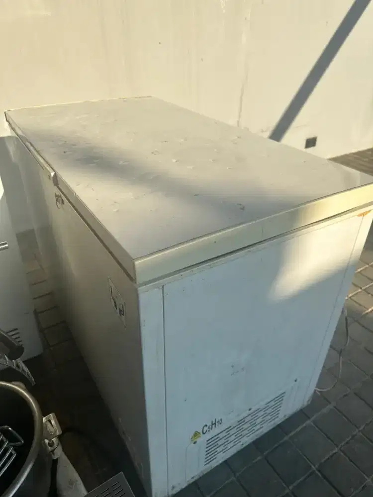 Freezer starcool SF 310 Bekas