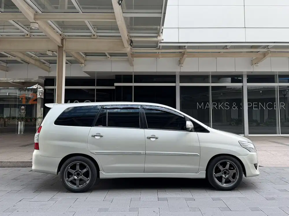 Kijang Innova V Diesel Matic