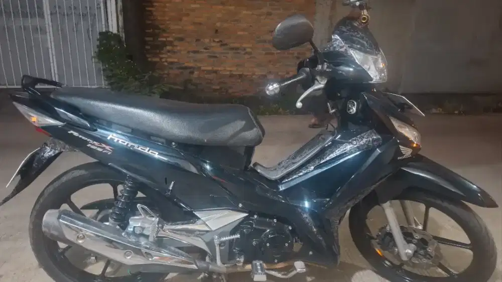 SI GANTENG, SI HITAM