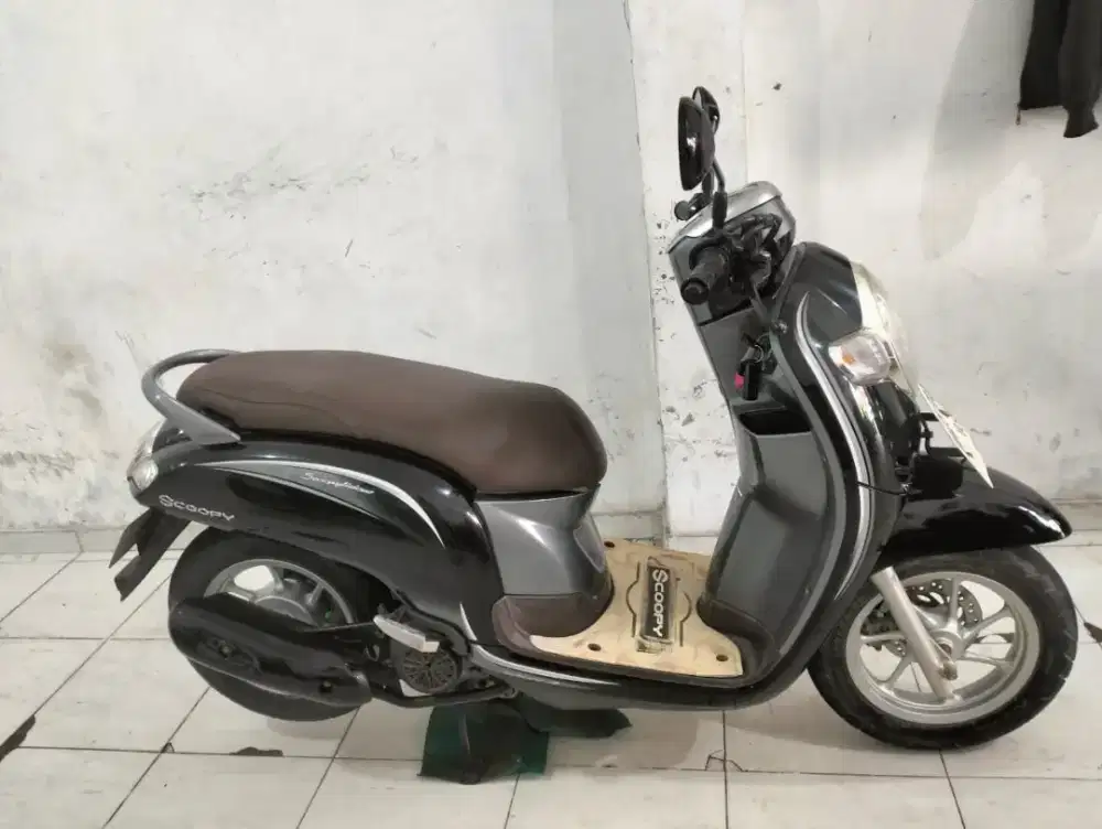 Jual beli scoopy th 2015 samping kompelik Andika hairi motor bjm