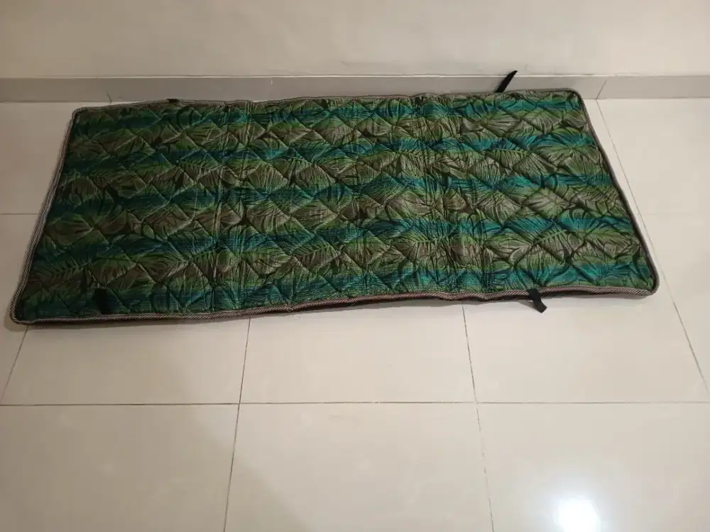 Kasur santai alas plastik tebal