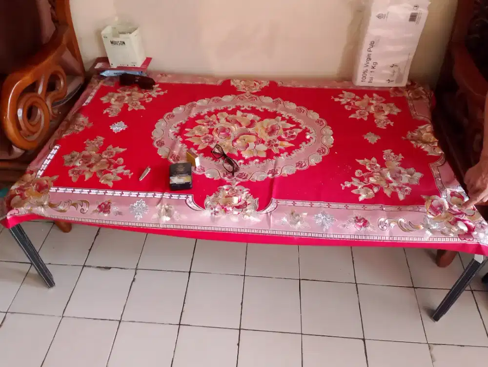 Meja kaca ruang tamu