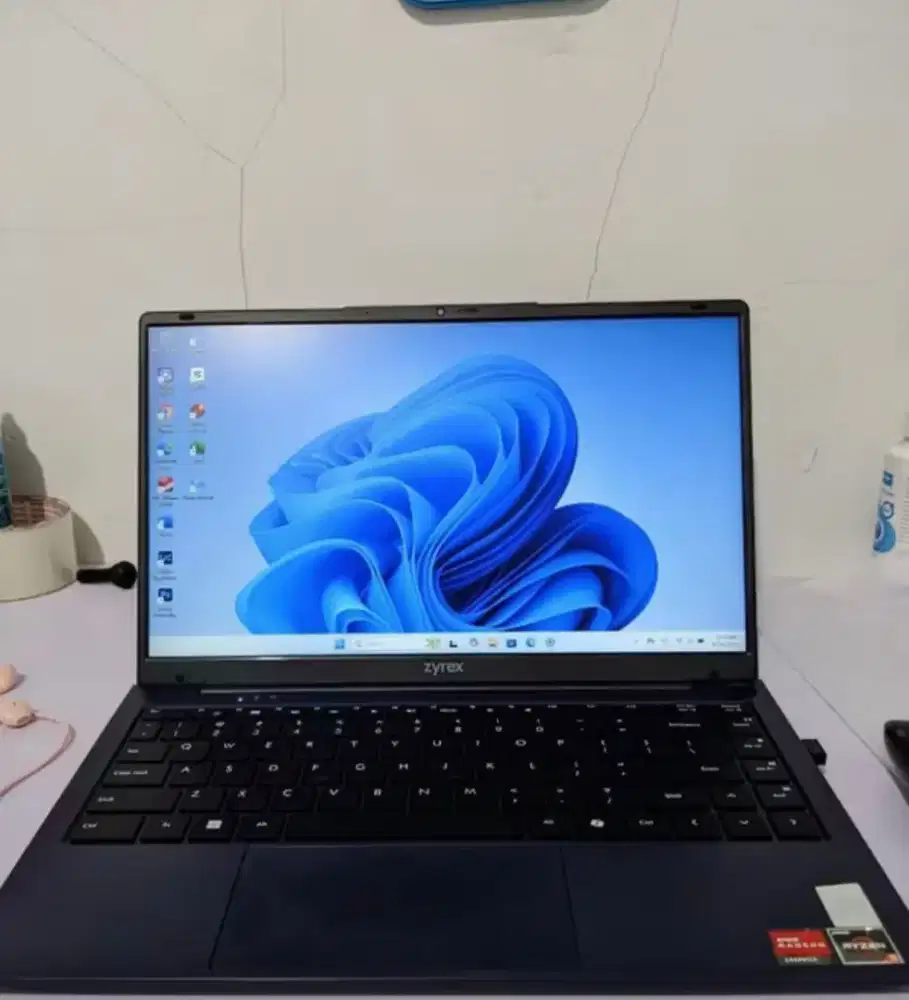 Dijual cepat laptop zyrex d tech amd ryzen 5 3500U