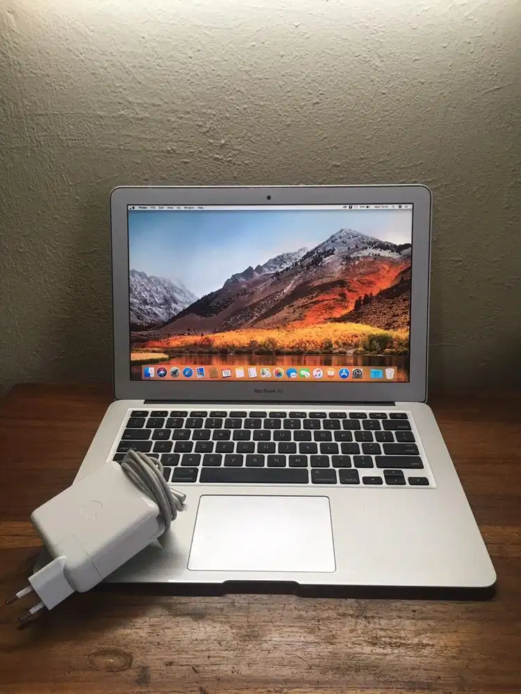 Macbook Air 13 inch Tahun 2011