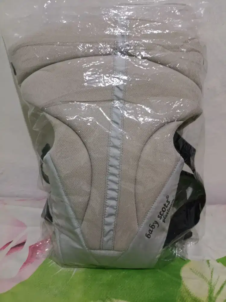 Baby Scots Platinum gendongan bayi
