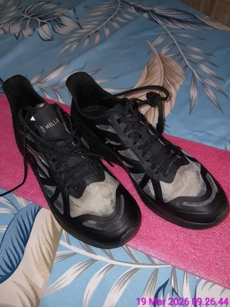 Sepatu Sneakers pria MILLS Original