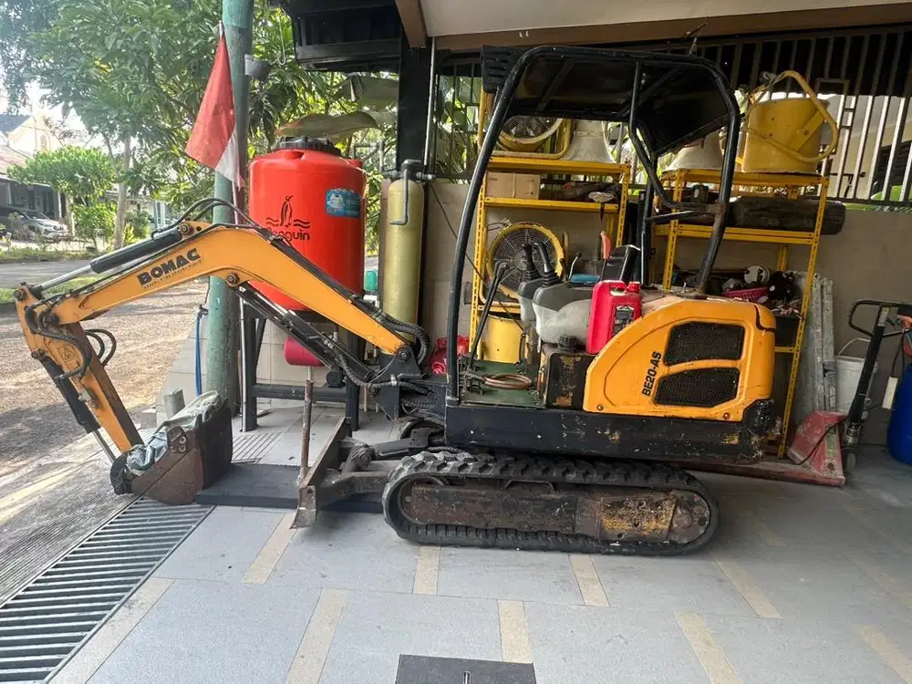 Excavator mini BOMAC/siap kerja kondisi apa adanya/harga nego