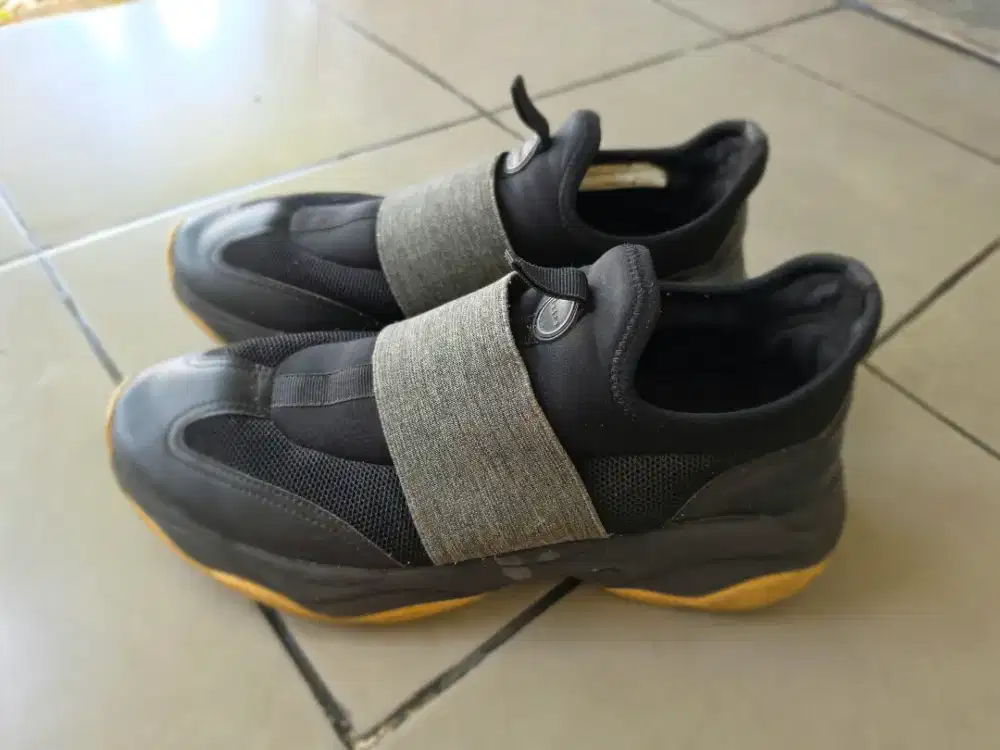 Pedro Sepatu Pria Size 42 Preloved Sneakers