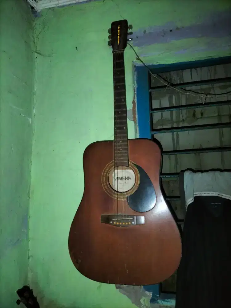 Gitar akustik amena