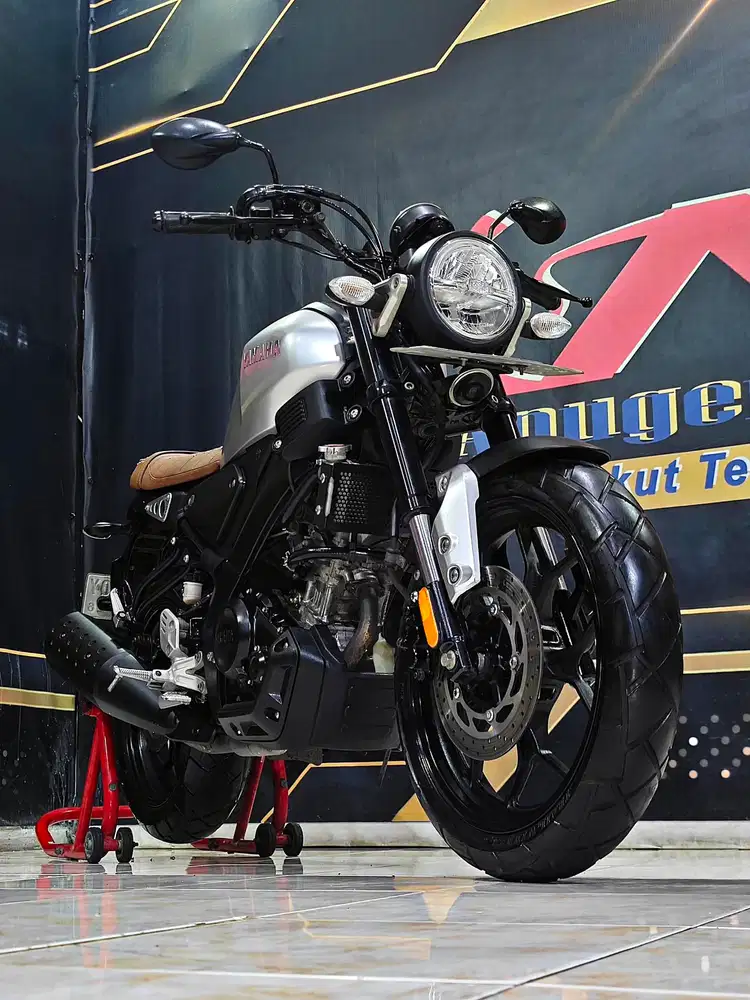 Xsr 155cc silver odo 10rb retro modern nyaman.Anugerah motor rungkut