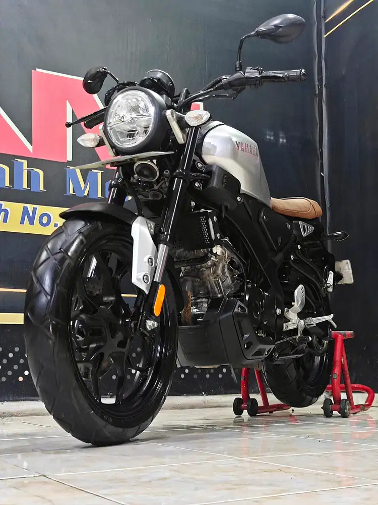 Xsr 155cc silver odo 10rb retro modern nyaman.Anugerah motor rungkut