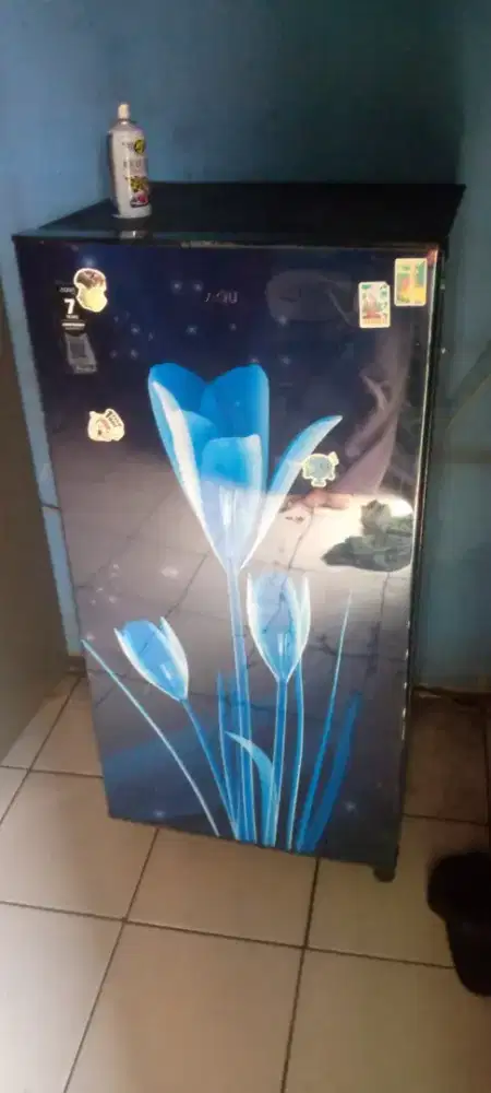 Dijual kulkas 1pintu AQUA KONDISI NORMAL RAK LENGKAP NEGO TIPIS