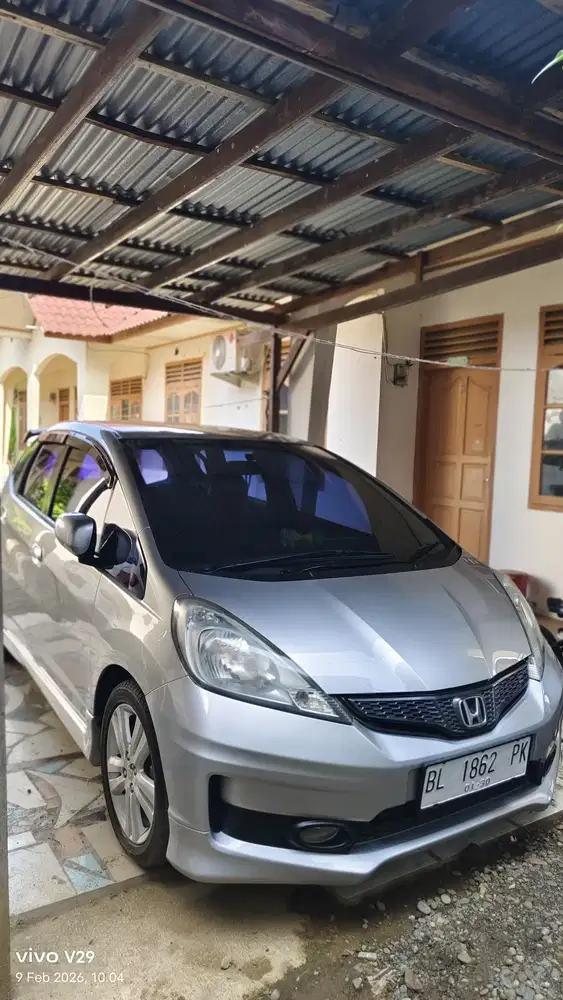 Di jual jazz 2011 MT