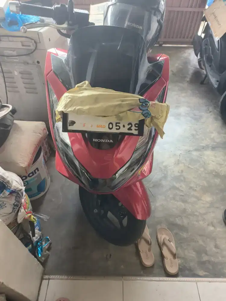 Pcx 160 cbs original tangan pertama low km 14ribu merah