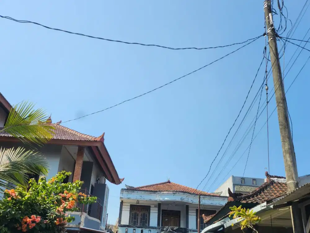 rmh.  besar.   perumahan. puri. madani.    hrg.  spesial renov. dikit