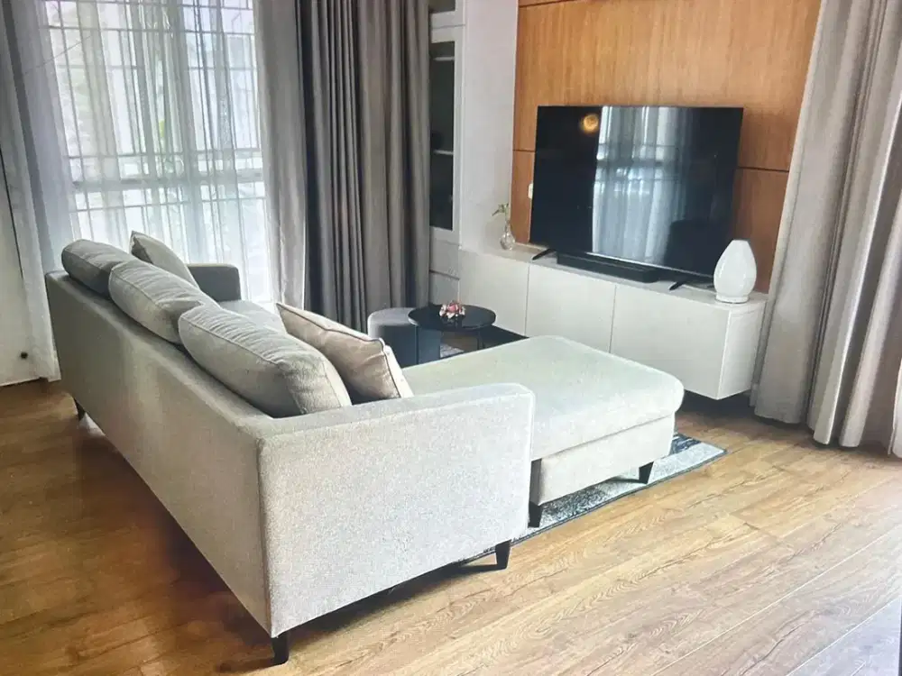 Rumah 4 Kamar Full Furnished Dekat Santa Ursula, Cluster Alegria BSD City