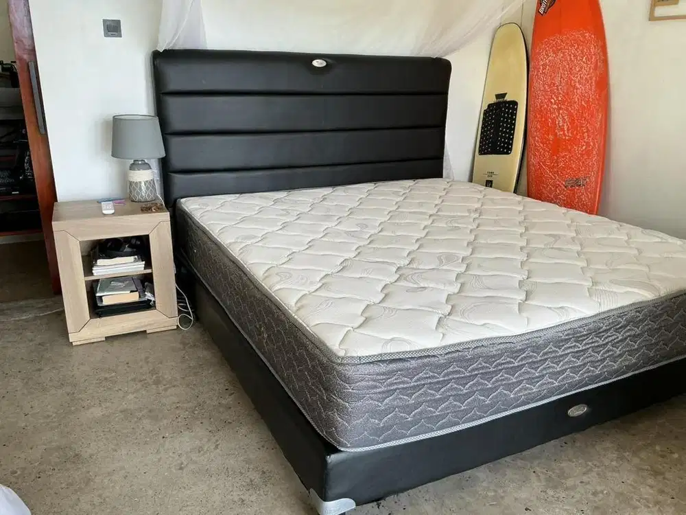 Tempat tidur king size