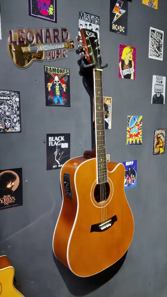 Gitar Akustik elektrik lokal punya