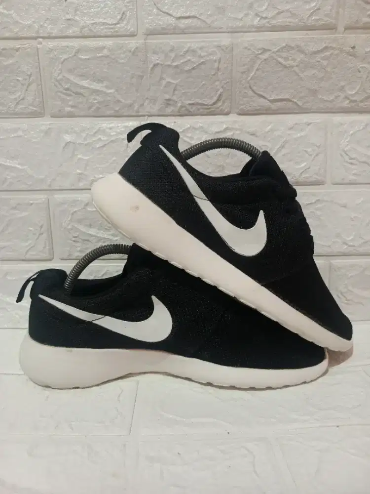 Nike Roshe black white