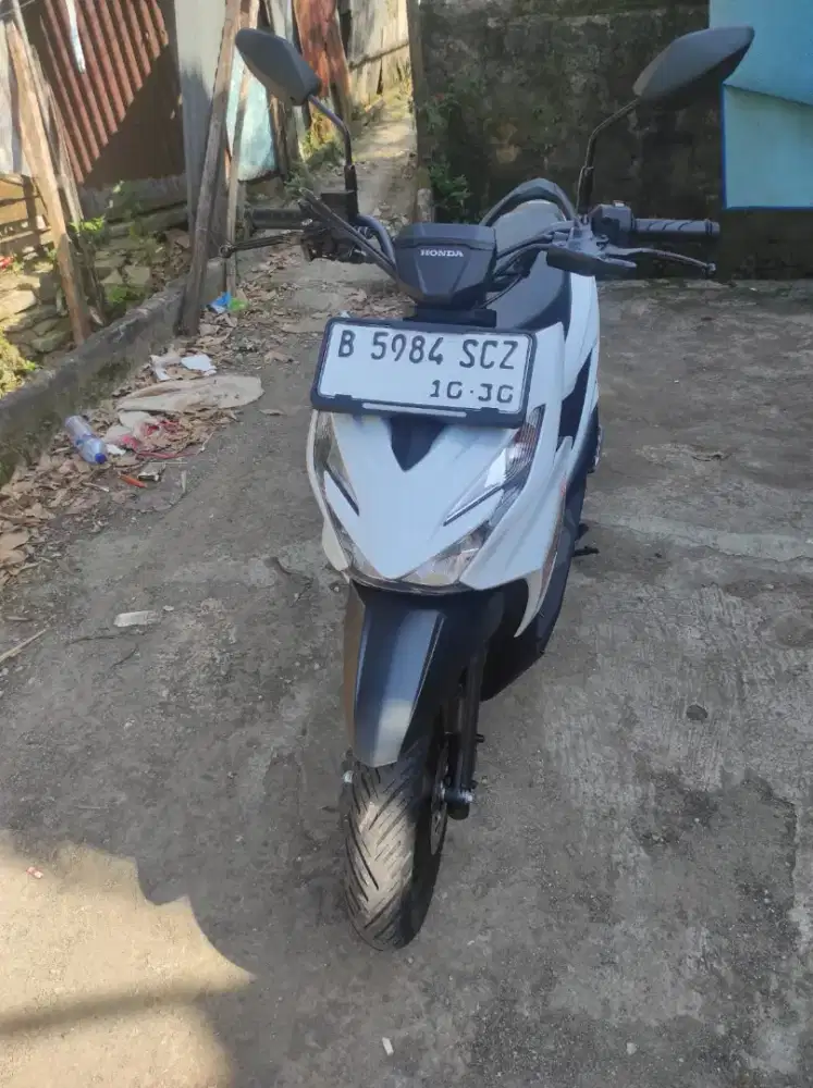Honda beat street, putih th 2025,gress like new, low km