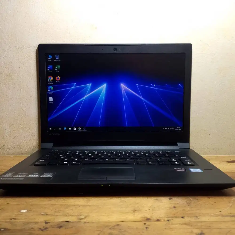 Lenovo core i5-6200U Ram 8 GB SSD 256 GB Dual VGA AMD Radeon 2 GB