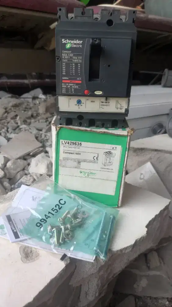 MCCB SCHNEIDER NSX100F 70/100 AMPER  TM100D LV4269630E SEKEN LIKE NEW