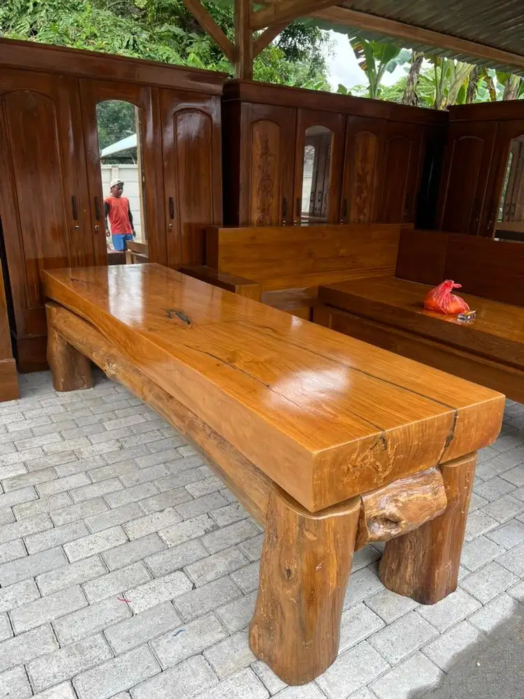 Meja solid tanpa sambungan