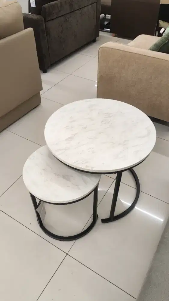 Set meja tamu dan meja sisi