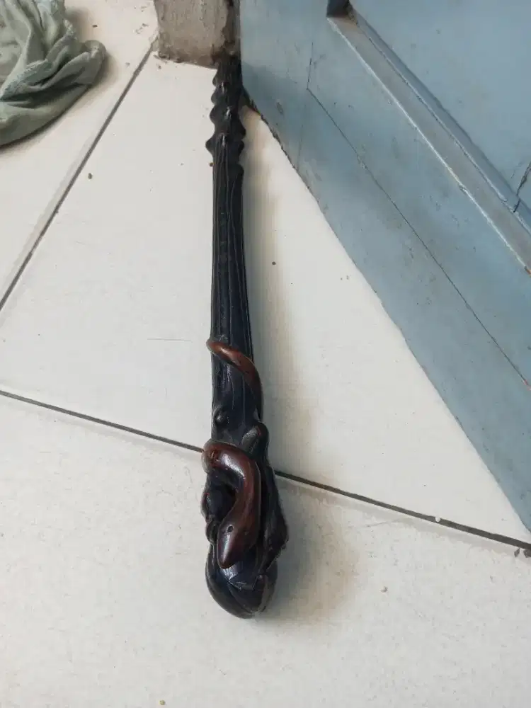 ongkat kayu ukir tradisional,