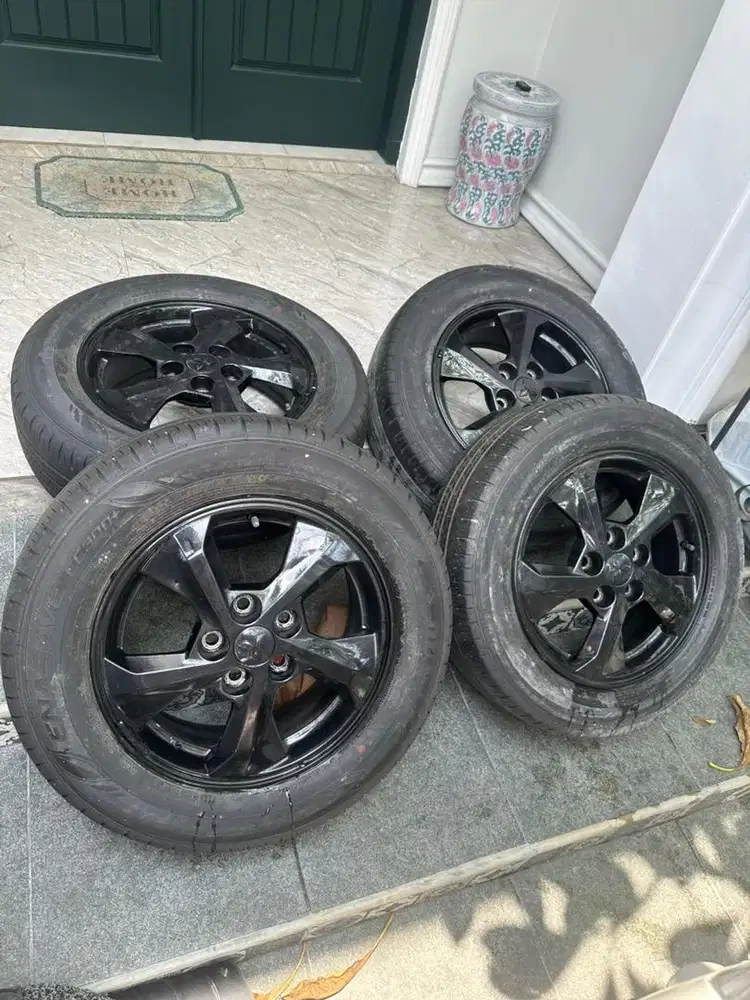 Velg R16 xpander exceed black edition ban 205/65/r16 nik 2025