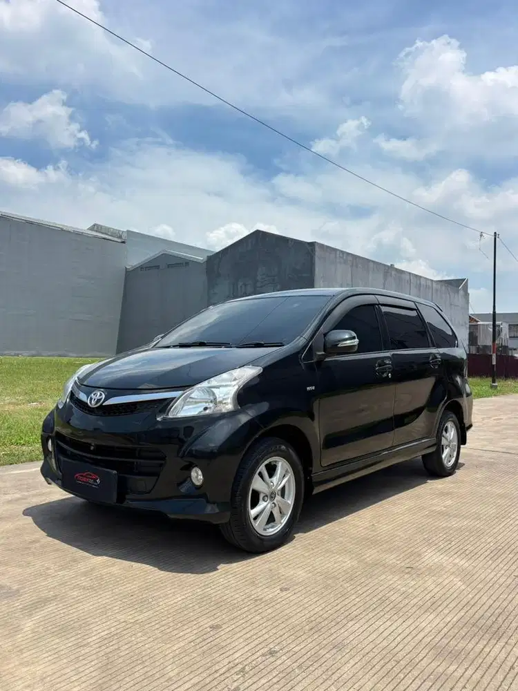 Toyota Avanza Veloz 1.5 2012 Automatic ( Hitam Metalik )