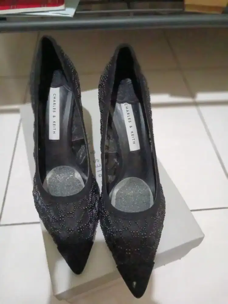 Sepatu Heels charles & keith original- Elegant black