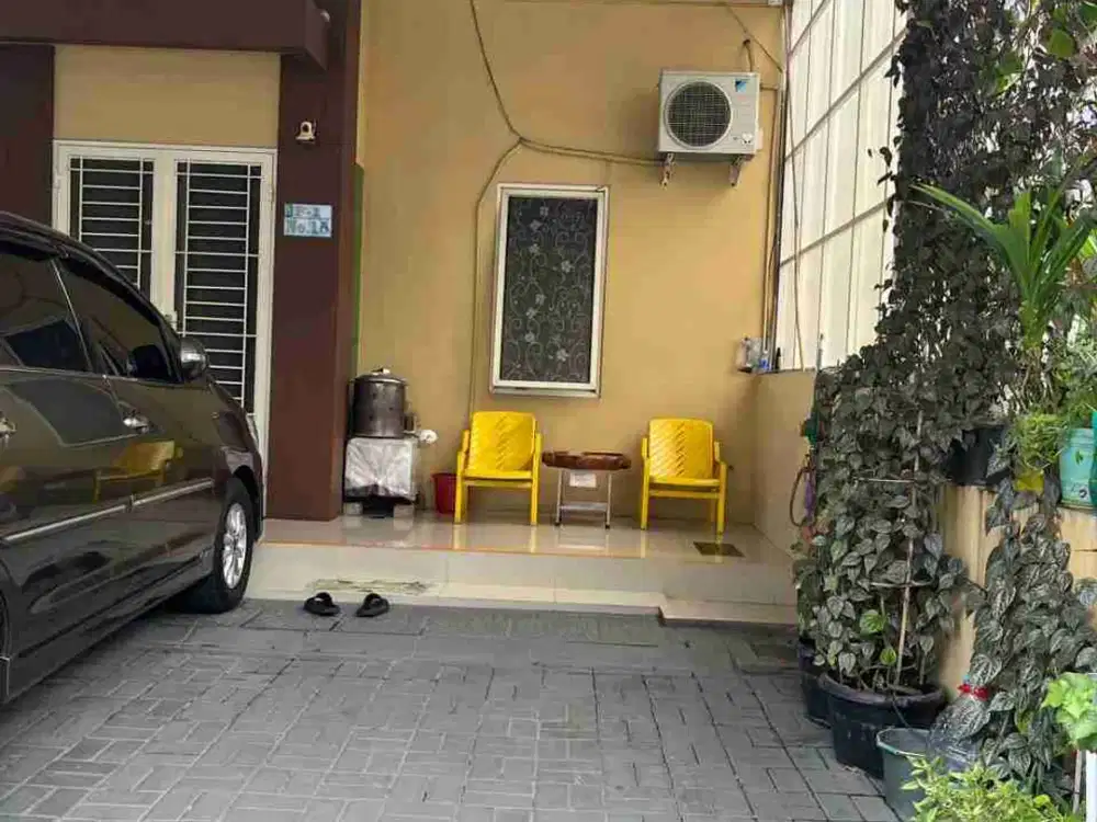 Disewakan rumah 2,5 lt 5 x 15 m2 di Puri Grisenda Pik ada 3 kt 3 km full furniture, siap huni!! Dekat club house, Ayo survei limited edition nih!