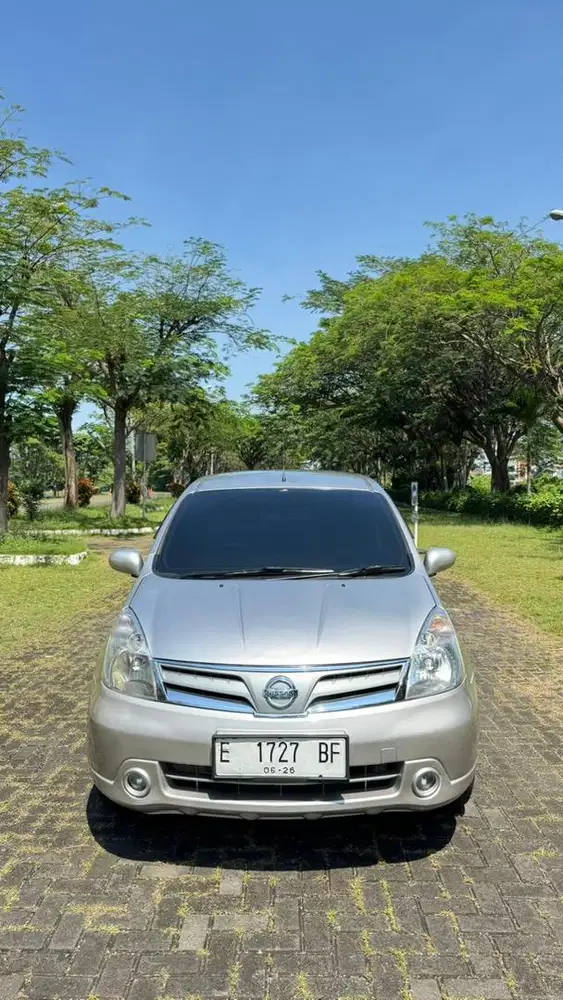 Nissan Grand Livina XV 2012