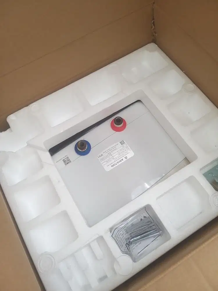 ARISTON WATER HEATER 10L